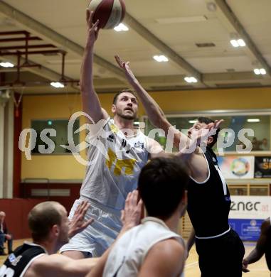 Basketball Zweite Liga 2019/2020. Grunddurchgang 20. Runde. Woerthersee Piraten gegen Raiders Tirol. Maximilian Kunovjanek (Piraten), Benjamin Medic (Tirol). Klagenfurt, am 1.2.2020.
Foto: Kuess
www.qspictures.net

---
pressefotos, pressefotografie, kuess, qs, qspictures, sport, bild, bilder, bilddatenbank