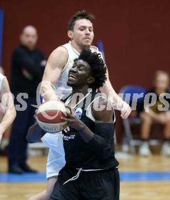 Basketball Zweite Liga 2019/2020. Grunddurchgang 20. Runde. Woerthersee Piraten gegen Raiders Tirol. Jan-Arne Apschner (Piraten), Mansata Cisse (Tirol). Klagenfurt, am 1.2.2020.
Foto: Kuess
www.qspictures.net

---
pressefotos, pressefotografie, kuess, qs, qspictures, sport, bild, bilder, bilddatenbank