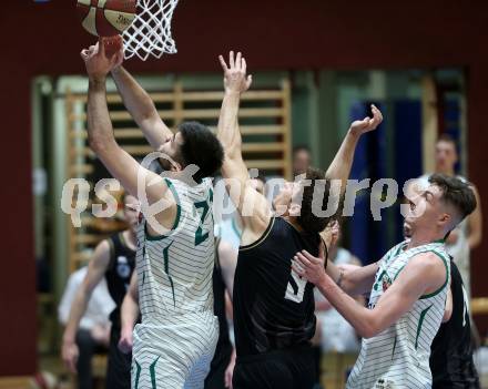 Basketball Zweite Liga 2019/2020. Grunddurchgang 21. Runde. KOS Celovec gegen  Woerthersee Piraten. Marin Sliskovic, Rijad Dzigal (KOS Celovec),  Simon Finzgar (Piraten). Klagenfurt, am 8.2.2020.
Foto: Kuess
www.qspictures.net

---
pressefotos, pressefotografie, kuess, qs, qspictures, sport, bild, bilder, bilddatenbank