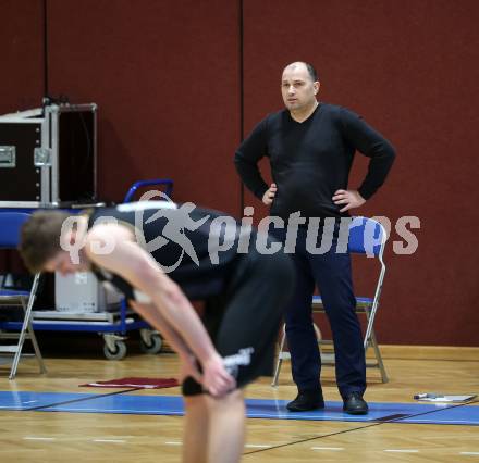 Basketball Zweite Liga 2019/2020. Grunddurchgang 21. Runde. KOS Celovec gegen  Woerthersee Piraten.  Trainer Goran Jovanovic (Piraten). Klagenfurt, am 8.2.2020.
Foto: Kuess
www.qspictures.net

---
pressefotos, pressefotografie, kuess, qs, qspictures, sport, bild, bilder, bilddatenbank