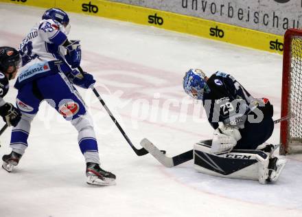 EBEL. Eishockey Bundesliga. VSV gegen Hydro Fehervar AV 19. Patrick Bjorkstrand  (VSV), Ouzas Michael, (Alba Volan). Villach, am 11.2.2020.
Foto: Kuess
www.qspictures.net
---
pressefotos, pressefotografie, kuess, qs, qspictures, sport, bild, bilder, bilddatenbank
