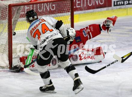 EBEL. Eishockey Bundesliga. KAC gegen	Moser Medical Graz99ers. David Madlener,  (KAC),  Daniel Oberkofler (Graz). Klagenfurt, am 12.2.2020.
Foto: Kuess
www.qspictures.net

---
pressefotos, pressefotografie, kuess, qs, qspictures, sport, bild, bilder, bilddatenbank