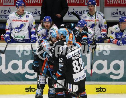 EBEL. Eishockey Bundesliga. VSV gegen EHC Liwest Black Wings Linz.   Torjubel Alexander Cijan, Marco Brucker, Troy Rutkowski, Dan Dasilva (Linz). Villach, am 18.2.2020.
Foto: Kuess
www.qspictures.net
---
pressefotos, pressefotografie, kuess, qs, qspictures, sport, bild, bilder, bilddatenbank