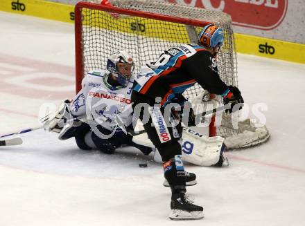 EBEL. Eishockey Bundesliga. VSV gegen EHC Liwest Black Wings Linz.   Brandon Maxwell, (VSV), Justin Florek  (Linz). Villach, am 18.2.2020.
Foto: Kuess
www.qspictures.net
---
pressefotos, pressefotografie, kuess, qs, qspictures, sport, bild, bilder, bilddatenbank