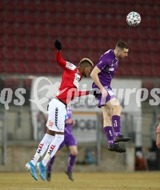 Fussball. 2. Liga. SK Austria Klagenfurt gegen SV Guntamatic Ried.  Petar Zubak,  (Klagenfurt), Kennedy Kofi Boateng (Ried). Klagenfurt, am 21.2.2020.
Foto: Kuess
www.qspictures.net
---
pressefotos, pressefotografie, kuess, qs, qspictures, sport, bild, bilder, bilddatenbank