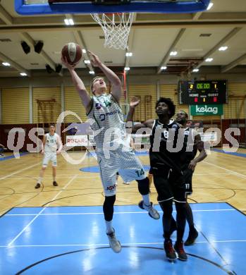 Basketball Zweite Liga 2019/2020. Play Down 1. Runde. KOS Celovec gegen  Raiders Tirol. Lovro Fizuleto (KOS Celovec), Mansata Cisse, (Tirol). Klagenfurt, am 22.2.2020.
Foto: Kuess
www.qspictures.net

---
pressefotos, pressefotografie, kuess, qs, qspictures, sport, bild, bilder, bilddatenbank