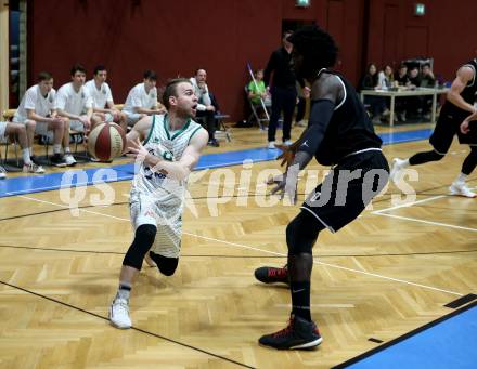 Basketball Zweite Liga 2019/2020. Play Down 1. Runde. KOS Celovec gegen  Raiders Tirol. Tim Huber (KOS Celovec), Mansata Cisse, (Tirol). Klagenfurt, am 22.2.2020.
Foto: Kuess
www.qspictures.net

---
pressefotos, pressefotografie, kuess, qs, qspictures, sport, bild, bilder, bilddatenbank