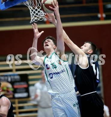 Basketball Zweite Liga 2019/2020. Play Down 1. Runde. KOS Celovec gegen  Raiders Tirol. Rijad Dzigal (KOS Celovec), Benjamin Medic (Tirol). Klagenfurt, am 22.2.2020.
Foto: Kuess
www.qspictures.net

---
pressefotos, pressefotografie, kuess, qs, qspictures, sport, bild, bilder, bilddatenbank
