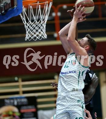 Basketball Zweite Liga 2019/2020. Play Down 1. Runde. KOS Celovec gegen  Raiders Tirol. Martin Bajc (KOS Celovec),  John Franklyn Gardiner (Tirol). Klagenfurt, am 22.2.2020.
Foto: Kuess
www.qspictures.net

---
pressefotos, pressefotografie, kuess, qs, qspictures, sport, bild, bilder, bilddatenbank