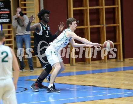 Basketball Zweite Liga 2019/2020. Play Down 1. Runde. KOS Celovec gegen  Raiders Tirol. Andi Smrtnik (KOS Celovec), Mansata Cisse (Tirol). Klagenfurt, am 22.2.2020.
Foto: Kuess
www.qspictures.net

---
pressefotos, pressefotografie, kuess, qs, qspictures, sport, bild, bilder, bilddatenbank