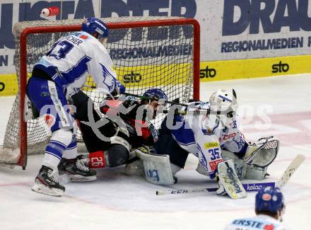 EBEL. Eishockey Bundesliga. VSV gegen 	HC TWK Innsbruck.  Markus Schlacher, Alexander Schmidt, (VSV),  Joel Broda  (Innsbruck). Villach, am 29.2.2020.
Foto: Kuess
www.qspictures.net
---
pressefotos, pressefotografie, kuess, qs, qspictures, sport, bild, bilder, bilddatenbank