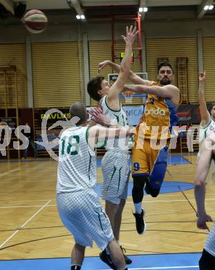 Basketball Zweite Liga 2019/2020. Play Down 2. Runde. KOS Celovec gegen   BBU Salzburg. Ales Primc, Andi Smrtnik (KOS Celovec), Dimitris Mouratoglou (Salzburg). Klagenfurt, am 1.3.2020.
Foto: Kuess
www.qspictures.net

---
pressefotos, pressefotografie, kuess, qs, qspictures, sport, bild, bilder, bilddatenbank
