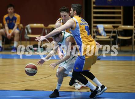 Basketball Zweite Liga 2019/2020. Play Down 2. Runde. KOS Celovec gegen   BBU Salzburg. Volkan Oezdemir (KOS Celovec), Dimitris Mouratoglou (Salzburg). Klagenfurt, am 1.3.2020.
Foto: Kuess
www.qspictures.net

---
pressefotos, pressefotografie, kuess, qs, qspictures, sport, bild, bilder, bilddatenbank