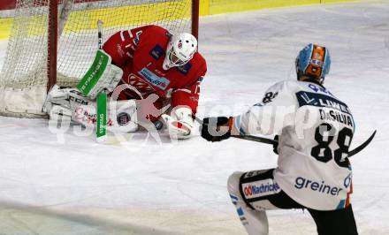 EBEL. Eishockey Bundesliga. KAC gegen	EHC Liwest Black Wings Linz. Jhonas Enroth,  (KAC),  Dan Dasilva (Linz). Klagenfurt, am 4.3.2020.
Foto: Kuess
www.qspictures.net

---
pressefotos, pressefotografie, kuess, qs, qspictures, sport, bild, bilder, bilddatenbank