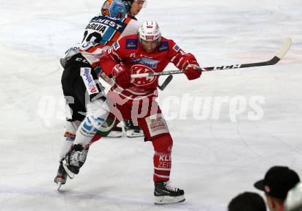 EBEL. Eishockey Bundesliga. KAC gegen	EHC Liwest Black Wings Linz. Johannes Bischofberger, (KAC),  Dan Dasilva  (Linz). Klagenfurt, am 4.3.2020.
Foto: Kuess
www.qspictures.net

---
pressefotos, pressefotografie, kuess, qs, qspictures, sport, bild, bilder, bilddatenbank