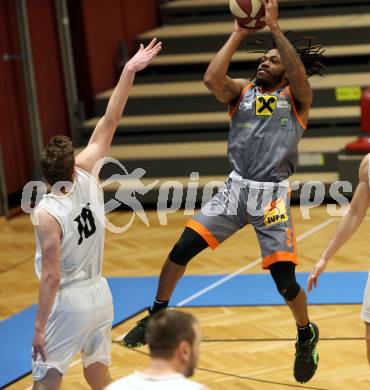 Basketball Zweite Liga 2019/2020. Play-off 2. Runde. Woerthersee Piraten gegen Fuerstenfeld Panthers. Tevz Ruzic (Piraten), Ty Cockfield (Fuerstenfeld). Klagenfurt, am 4.3.2020.
Foto: Kuess
www.qspictures.net

---
pressefotos, pressefotografie, kuess, qs, qspictures, sport, bild, bilder, bilddatenbank
