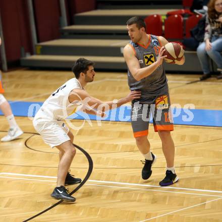 Basketball Zweite Liga 2019/2020. Play-off 2. Runde. Woerthersee Piraten gegen Fuerstenfeld Panthers. Daniel Gspandl (Piraten), Matija Radanovic (Fuerstenfeld). Klagenfurt, am 4.3.2020.
Foto: Kuess
www.qspictures.net

---
pressefotos, pressefotografie, kuess, qs, qspictures, sport, bild, bilder, bilddatenbank