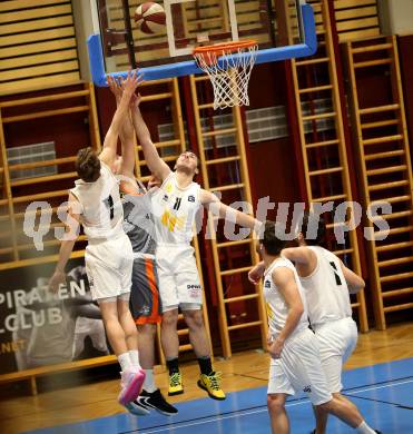 Basketball Zweite Liga 2019/2020. Play-off 2. Runde. Woerthersee Piraten gegen Fuerstenfeld Panthers. Andreas Nuck, Lukas Simoner (Piraten),  Roland Reinelt (Fuerstenfeld). Klagenfurt, am 4.3.2020.
Foto: Kuess
www.qspictures.net

---
pressefotos, pressefotografie, kuess, qs, qspictures, sport, bild, bilder, bilddatenbank
