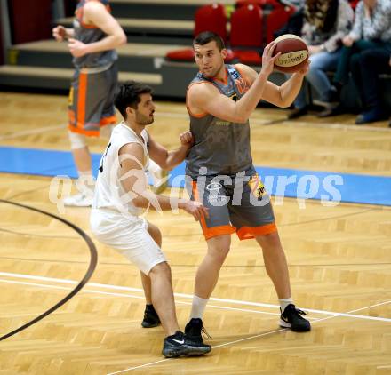 Basketball Zweite Liga 2019/2020. Play-off 2. Runde. Woerthersee Piraten gegen Fuerstenfeld Panthers. 	Daniel Gspandl (Piraten), Matija Radanovic (Fuerstenfeld). Klagenfurt, am 4.3.2020.
Foto: Kuess
www.qspictures.net

---
pressefotos, pressefotografie, kuess, qs, qspictures, sport, bild, bilder, bilddatenbank