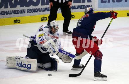 EBEL. Eishockey Bundesliga. VSV gegen EC Red Bull Salzburg.  Brandon Maxwell, (VSV), Thomas Raffl  (Salzburg). Villach, am 6.3.2020.
Foto: Kuess
www.qspictures.net
---
pressefotos, pressefotografie, kuess, qs, qspictures, sport, bild, bilder, bilddatenbank