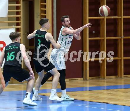 Basketball Zweite Liga 2019/2020. Play Down 3. Runde. KOS Celovec gegen  Union Deutsch Wagram Alligators. Martin Bajc (KOS Celovec), Lukas Reichle (Deutsch Wagram). Klagenfurt, am 7.3.2020.
Foto: Kuess
www.qspictures.net

---
pressefotos, pressefotografie, kuess, qs, qspictures, sport, bild, bilder, bilddatenbank