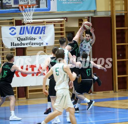 Basketball Zweite Liga 2019/2020. Play Down 3. Runde. KOS Celovec gegen  Union Deutsch Wagram Alligators. Volkan Oezdemir (KOS Celovec), Patrick Schmid, Marko Goranovic (Deutsch Wagram). Klagenfurt, am 7.3.2020.
Foto: Kuess
www.qspictures.net

---
pressefotos, pressefotografie, kuess, qs, qspictures, sport, bild, bilder, bilddatenbank