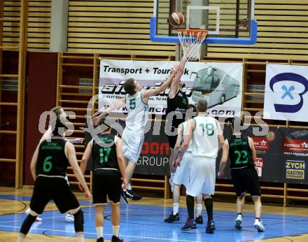 Basketball Zweite Liga 2019/2020. Play Down 3. Runde. KOS Celovec gegen  Union Deutsch Wagram Alligators. Andi Smrtnik (KOS Celovec), Elias Wlasak (Deutsch Wagram). Klagenfurt, am 7.3.2020.
Foto: Kuess
www.qspictures.net

---
pressefotos, pressefotografie, kuess, qs, qspictures, sport, bild, bilder, bilddatenbank