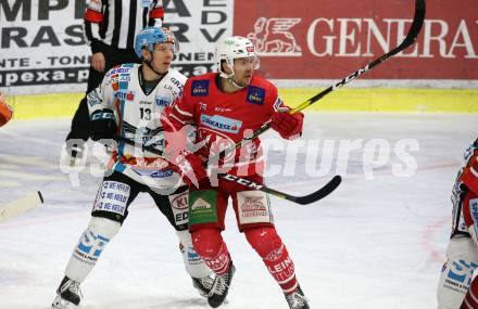 EBEL. Eishockey Bundesliga. KAC gegen	EHC Liwest Black Wings Linz. Siim Liivik, (KAC), Gerd Kragl   (Linz). Klagenfurt, am 8.3.2020.
Foto: Kuess
www.qspictures.net

---
pressefotos, pressefotografie, kuess, qs, qspictures, sport, bild, bilder, bilddatenbank
