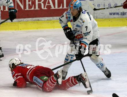 EBEL. Eishockey Bundesliga. KAC gegen	EHC Liwest Black Wings Linz. Martin Schumnig,  (KAC), Brian Lebler  (Linz). Klagenfurt, am 8.3.2020.
Foto: Kuess
www.qspictures.net

---
pressefotos, pressefotografie, kuess, qs, qspictures, sport, bild, bilder, bilddatenbank