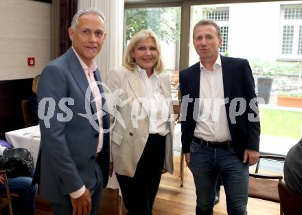 Fussball. 2. Liga. 100 Jahr Feier SK Austria Klagenfurt. Juergen Pfeiler, Maria-Luise Mathiaschitz, Klaus Mitterdorfer. Klagenfurt, am 1.6.2020.
Foto: Kuess
www.qspictures.net
---
pressefotos, pressefotografie, kuess, qs, qspictures, sport, bild, bilder, bilddatenbank