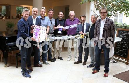 Fussball. 2. Liga. 100 Jahr Feier SK Austria Klagenfurt.  Landessportdirektor Arno Arthofer, Peter Hrstic, Walter Dago Koch, Alexander Philipp, Almedin Hota, Helmut Koenig, Ivica Peric, Franz Hasil, Kurt Widmann. Klagenfurt, am 1.6.2020.
Foto: Kuess
www.qspictures.net
---
pressefotos, pressefotografie, kuess, qs, qspictures, sport, bild, bilder, bilddatenbank