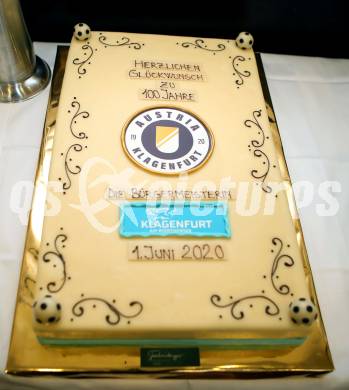 Fussball. 2. Liga. 100 Jahr Feier SK Austria Klagenfurt.  Geburtstagstorte. Klagenfurt, am 1.6.2020.
Foto: Kuess
www.qspictures.net
---
pressefotos, pressefotografie, kuess, qs, qspictures, sport, bild, bilder, bilddatenbank