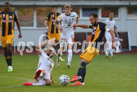 Fussball. Tipico Bundesliga. RZ Pellets WAC gegen Red Bull Salzburg. Shon Zalman Weissman,  (WAC),  Andreas Ulmer (Salzburg). Wolfsberg, am 17.6.2020.
Foto: Kuess
www.qspictures.net

---
pressefotos, pressefotografie, kuess, qs, qspictures, sport, bild, bilder, bilddatenbank