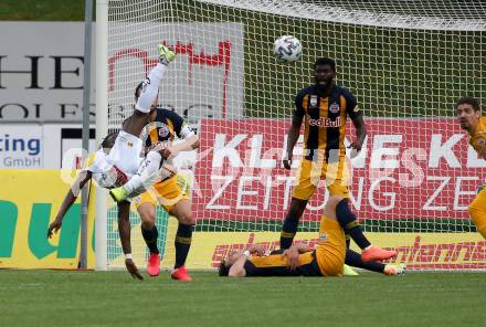 Fussball. Tipico Bundesliga. RZ Pellets WAC gegen Red Bull Salzburg. Cheikhou Dieng,  (WAC), Andreas Ulmer  (Salzburg). Wolfsberg, am 17.6.2020.
Foto: Kuess
www.qspictures.net

---
pressefotos, pressefotografie, kuess, qs, qspictures, sport, bild, bilder, bilddatenbank