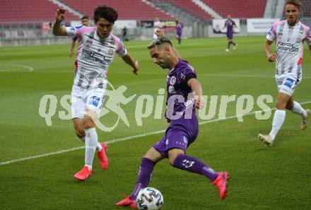 Fussball. 2. Liga. SK Austria Klagenfurt gegen FC Juniors Oberoesterreich.  Okan Aydin, (Klagenfurt),  Inpyo Oh (FC Juniors Oberoesterreich). Klagenfurt, am 4.7.2020.
Foto: Kuess
www.qspictures.net
---
pressefotos, pressefotografie, kuess, qs, qspictures, sport, bild, bilder, bilddatenbank