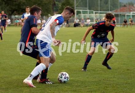 Fussball Kaerntner Liga. Kraig gegen Treibach. Alexander Johannes Kampitsch, Maximilian Felsberger (Kraig), Kevin Vaschauner (Treibach). Kraig, am 7.8.2020.
Foto: Kuess
---
pressefotos, pressefotografie, kuess, qs, qspictures, sport, bild, bilder, bilddatenbank