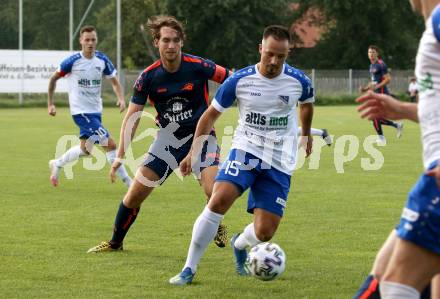 Fussball Kaerntner Liga. Kraig gegen Treibach. Moritz Johannes Kirbach (Kraig), Vahid Muharemovic (Treibach). Kraig, am 7.8.2020.
Foto: Kuess
---
pressefotos, pressefotografie, kuess, qs, qspictures, sport, bild, bilder, bilddatenbank