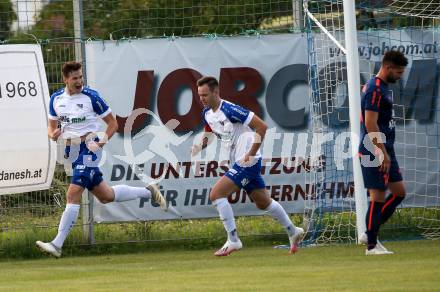 Fussball Kaerntner Liga. Kraig gegen Treibach. Torjubel Hanno Ulrich Wachernig, Kevin Vaschauner (Treibach). Kraig, am 7.8.2020.
Foto: Kuess
---
pressefotos, pressefotografie, kuess, qs, qspictures, sport, bild, bilder, bilddatenbank