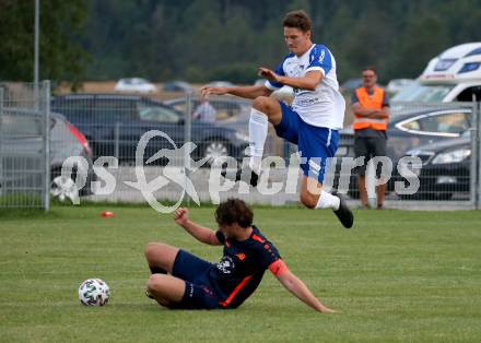 Fussball Kaerntner Liga. Kraig gegen Treibach. Moritz Johannes Kirbach (Kraig), Philipp Hoeberl (Treibach). Kraig, am 7.8.2020.
Foto: Kuess
---
pressefotos, pressefotografie, kuess, qs, qspictures, sport, bild, bilder, bilddatenbank