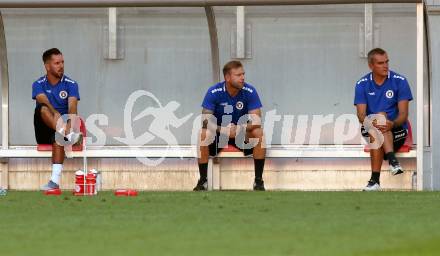 Fussball Testspiel. SK Austria Klagenfurt gegen SC Paderborn 07.  Co-Trainer Sandro Zakany, Co-Trainer Martin Lassnig, Trainer Robert Micheu (Klagenfurt). Klagenfurt, am 19.8.2020.
Foto: Kuess
www.qspictures.net
---
pressefotos, pressefotografie, kuess, qs, qspictures, sport, bild, bilder, bilddatenbank