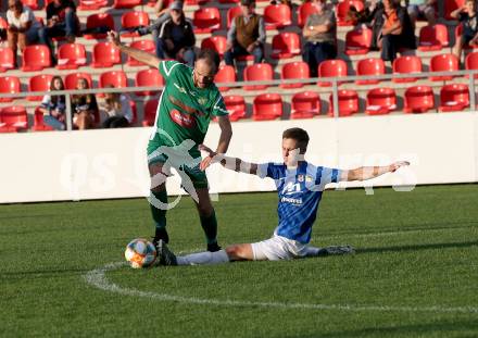 Fussball. Unterliga West. Matrei gegen Lienz.  Benedikt Wibmer (Matrei),  Dominik Mueller (Lienz). Matrei, 15.8.2020.
Foto: Kuess
---
pressefotos, pressefotografie, kuess, qs, qspictures, sport, bild, bilder, bilddatenbank
