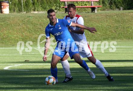 Fussball. Kaerntner Liga. Atus Ferlach gegen SAK. Dejan Kern (Ferlach),  Daniel Camber (SAK). Ferlach, 22.8.2020.
Foto: Kuess
---
pressefotos, pressefotografie, kuess, qs, qspictures, sport, bild, bilder, bilddatenbank