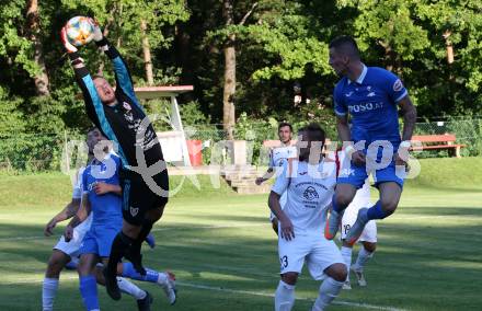 Fussball. Kaerntner Liga. Atus Ferlach gegen SAK. Patrick Christian Boeck  (Ferlach), Zoran Vukovic (SAK). Ferlach, 22.8.2020.
Foto: Kuess
---
pressefotos, pressefotografie, kuess, qs, qspictures, sport, bild, bilder, bilddatenbank