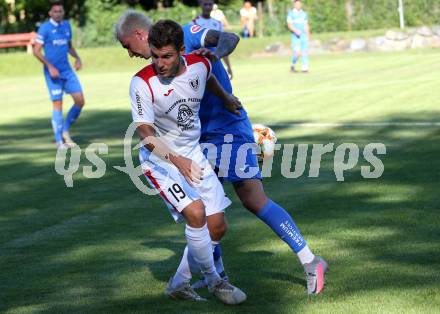 Fussball. Kaerntner Liga. Atus Ferlach gegen SAK. Hannes Esterle (Ferlach), Alen Ploj (SAK). Ferlach, 22.8.2020.
Foto: Kuess
---
pressefotos, pressefotografie, kuess, qs, qspictures, sport, bild, bilder, bilddatenbank