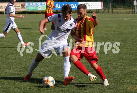 Fussball 1. Klasse C. Glanegg gegen St. Veit.  Darko Tosic,  (Glanegg), Oliver Krappinger (St. Veit). Glanegg, am 23.8.2020.
Foto: Kuess
---
pressefotos, pressefotografie, kuess, qs, qspictures, sport, bild, bilder, bilddatenbank