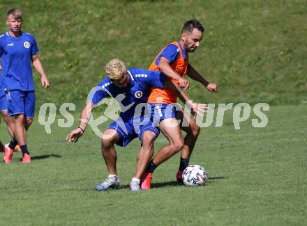 Fussball Training. SK Austria Klagenfurt. Maximiliano Moreira, Okan Aydin  . Faaker See, am 25.8.2020.
Foto: Kuess
www.qspictures.net
---
pressefotos, pressefotografie, kuess, qs, qspictures, sport, bild, bilder, bilddatenbank