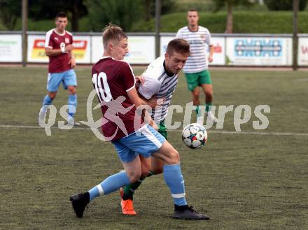 Fussball 2. KLasse C. SV Moosburg gegen SV Weitensfeld. Ivan Klaric, (Moosburg), Andre Peternell  (Weitensfeld). Moosburg, am 30.8.3030.
Foto: Kuess
---
pressefotos, pressefotografie, kuess, qs, qspictures, sport, bild, bilder, bilddatenbank