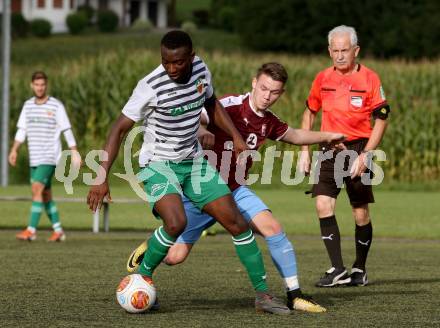 Fussball 2. KLasse C. SV Moosburg gegen SV Weitensfeld. Chigbogu Onuh,  (Moosburg), Julian Feichtinger (Weitensfeld). Moosburg, am 30.8.3030.
Foto: Kuess
---
pressefotos, pressefotografie, kuess, qs, qspictures, sport, bild, bilder, bilddatenbank