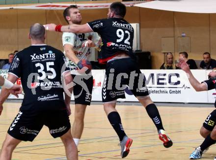 Handball Spusu Liga. SC Ferlach gegen Baernbach.  Matic Kotar,  (Ferlach),  Jadranko Stojanovic  (Baernbach). Ferlach, am 5.9 2020.
Foto: Kuess
---
pressefotos, pressefotografie, kuess, qs, qspictures, sport, bild, bilder, bilddatenbank