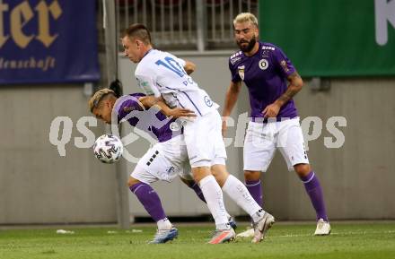 Fussball 2. Liga. SK Austria Klagenfurt gegen FC Blau Weiss Linz.  Maximiliano Moreira Romero,  Kosmas Gkezos, (Klagenfurt),  Philipp Pomer  (Linz). Klagenfurt, am 11.9.2020.
Foto: Kuess
www.qspictures.net
---
pressefotos, pressefotografie, kuess, qs, qspictures, sport, bild, bilder, bilddatenbank